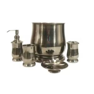 Juego de Accesorios de Baño de Metal: Dispensador de Papel Higiénico, Dispensador de Jabón, Portacepillos de Dientes y Cubo de Basura - Product Image 3