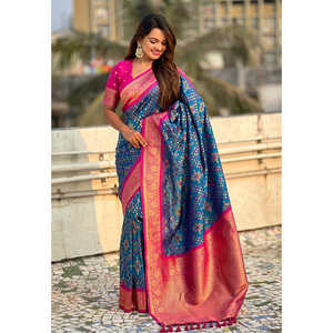 Sari Patola en soie douce bleue tissé Zari de qualité supérieure avec des tissages contrastés pour tenue de soirée par Elite Weaves - Product Image 1