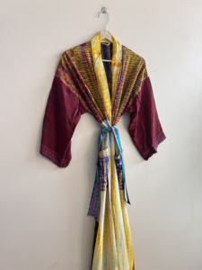 Robe kimono en soie tie-dye pour femmes, faite à la main, vintage, douce et confortable, robe de chambre, vêtements de nuit - Product Image 5