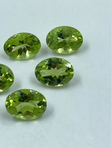 Pierre précieuse vert péridot de haute clarté, olivine, qualité supérieure, pierre naturelle taillée, 6,79 carats, 6x8 mm, 5 pièces - Product Image 2