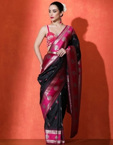 Sari de Seda Katan con Diseño Tejido KV, Sari Negro con Blusa Sin Coser - Product Image 3