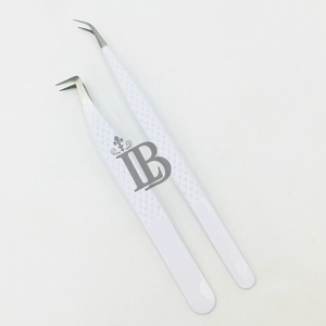 Pinzas de extensión de pestañas de alta demanda con punta curva de 90 grados para volumen, puntas de fibra antideslizantes y mango de diamante - Product Image 3