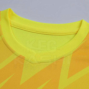 Uniformes de Fútbol Personalizados al por Mayor, Sublimados, de Secado Rápido, Manga Corta, para Hombres Adultos - Product Image 3