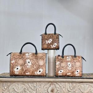 Bolsa de Viaje Grande de Cuero Genuino Hecha a Mano de Lujo, Color Bronceado, Diseño de Cartas de Póker, Impermeable, Ligera, con Cierre de Cremallera - Product Image 6