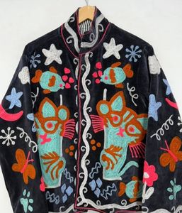 Veste Courte Femme en Velours Noir Anthracite Style Vintage Broderie Main Motif Animal Bohème Hiver Suzani Vente en Gros - Product Image 3