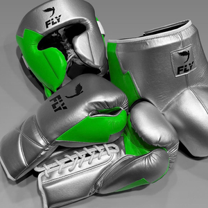 Ensemble de boxe et d'entraînement haut de gamme Top Ventes Fly Silver Blue en cuir véritable, comprenant des gants d'entraînement à fermeture à lacets, un casque de protection et un protège-guêtres. - Product Image 6