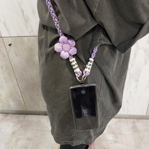 Correa de Teléfono Trenzada de Nailon y Metal Resistente con Diseño de Flor de Cinco Pétalos, Gancho Metálico de Estilo Lindo para un Agarre Seguro, Uso Diario - Product Image 6