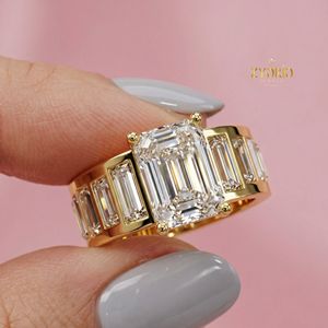 แหวนหมั้นทรงเอเมอรัลด์คัท ทอง 14K ประดับเพชรทรงบาแกตต์ วงแหวนกว้างสำหรับเจ้าสาว - Product Image 1