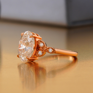 Anillo de Compromiso Solitario Ovalado de 3.09 CT con Diamante Cultivado en Laboratorio VVS-VS DEF, Oro de 14K, con Corte Cojín, Opciones en Oro Amarillo y Blanco - Product Image 3