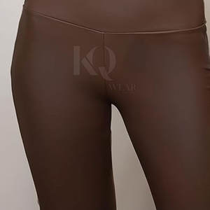 Pantalones de cuero para mujer, de cintura alta y diseño estructurado, para un estilo urbano atrevido y un look elegante para la noche. - Product Image 6