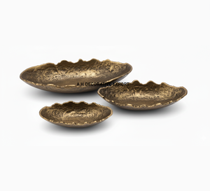 Bol de service moderne en or pour bateau |   Élégants plateaux longs en métal pour centres de table |   Accessoires de table décoratifs texturés dorés élégants - Product Image 3