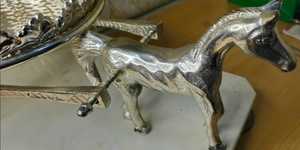 Bol décoratif antique en argent en forme de chariot de chevaux |   Plateau à fruits secs en métal artisanal pour la décoration de la maison de luxe et les cadeaux de mariage - Product Image 2