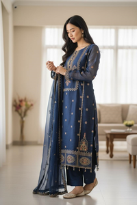 Salwar Kameez en Faux Georgette Brodé avec des Paillettes pour les Événements Indiens et Pakistanais - Product Image 2