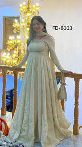 Ensemble de robes ethniques indiennes en soie chinon, prêt à être expédié, avec dupatta à bordure en dentelle perlée et pantalon élastique, vêtements en gros. - Product Image 3