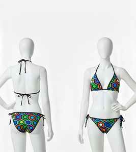 Bikini de encaje con estampado de sublimación listo para fotografía, ideal para sesiones fotográficas en la playa - Product Image 1