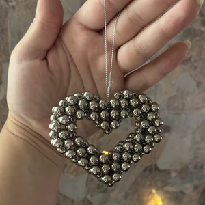 เครื่องประดับรูปหัวใจประดับลูกปัดทำมือ ของตกแต่งแขวนต้นคริสต์มาสสุดโรแมนติก ของขวัญ - Product Image 1