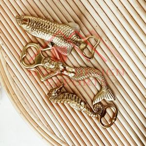 Abrebotellas de último diseño para mesa, abridor de botellas de pescado de latón de alta calidad para decoración de fiesta de boda - Product Image 5