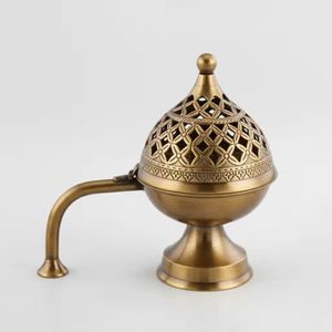 Quemador de Bakhoor de metal tallado a mano diseñado para hogares con un auténtico sentido cultural, con una hermosa textura tallada y una estructura duradera. - Product Image 6