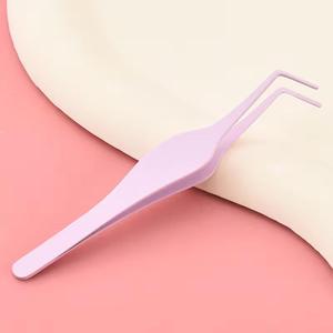 Pinzas de Plástico Rosa para Pestañas, Punta Suave, Herramienta de Precisión para Uso Estético - Product Image 2