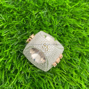 Anillo de Hombre Estilo Hiphop, Chapado en Platino, Plata 925, Letra Inicial Personalizada, con Incrustaciones de Moissanita Color D VVS de 25.62 Quilates, Engaste Pavé - Product Image 5