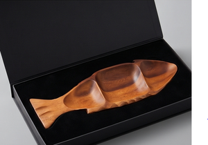 Plat de service en bois fait main en forme de poisson, design minimaliste, assiette en bois massif pour la cuisine, vaisselle élégante pour la présentation - Product Image 6
