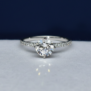 Anillo de Compromiso y Matrimonio con Diamante de Laboratorio Certificado por IGI de 1.25 Quilates, VVS2 F, Oro Blanco con Baño de Rodio, Venta al Por Mayor - Product Image 3