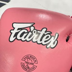 Gants de boxe Fairtex professionnels en cuir véritable noir et rose, personnalisés pour le kickboxing, les arts martiaux et la lutte en salle de sport - Product Image 2