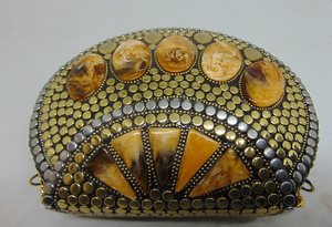 Sacs à main en résine dorée en forme de bijou, en métal, pour soirée, mariage, avec chaîne bandoulière -lowellcraft.com BRC06496 - Product Image 6