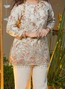 TENNECY Nuevo Conjunto de Moda para Mujer, para Bodas, Diwali y Fiestas, en Crepé de Seda Elástico y Reversible, con Bordado, Top y Pantalón - Product Image 4