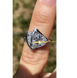 Anillo de Compromiso con Diamante Cultivado en Laboratorio de 1 Quilate, Corte Trillón, Oro Blanco de 14K, Certificado IGI, Joyería Nupcial Clásica Solitario, APRICOT JEWELS - Product Image 1