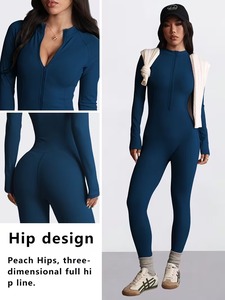 Survêtement de fitness à manches longues et coupe ajustée avec pantalon évasé |   Tenue de sport respirante en polyester et élasthanne de qualité supérieure |   Tissu doux et très extensible - Product Image 6