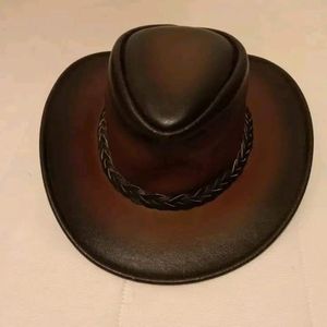 Chapeau Fedora en cuir de vache noir fait main avec une bande tressée, modèle Hatter Leather Top Hat par American Hat Makers. - Product Image 2