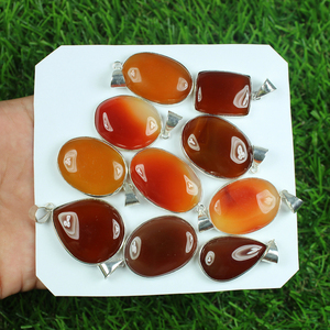 จี้หินออนิกซ์สีแดงธรรมชาติคุณภาพสูงสวยงาม พร้อมตัวเรือนทองเหลืองชุบเงิน สร้อยคอจากผู้ผลิต - Product Image 4