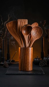 Cuillère en bois la plus vendue avec finition en bois naturel, ustensile de cuisine réutilisable pour la cuisine, les restaurants, les hôtels et l'usage domestique, en vente - Product Image 2