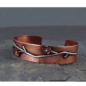 Pulsera Sofisticada de Múltiples Hilos – Joyería Artesanal con Acabado Oscuro Hecha a Mano - Product Image 3