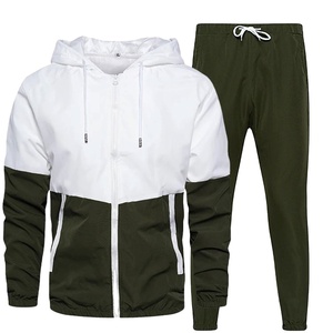 Ensemble de survêtement d'hiver personnalisé pour homme 100 % polyester, sweat à capuche et pantalon de jogging, avec logo uni, en polaire respirante, grandes tailles - Product Image 2
