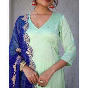 Ensemble de costume en mousseline de soie vert et bleu respirant pour femme Anisha, taille XS - Product Image 3