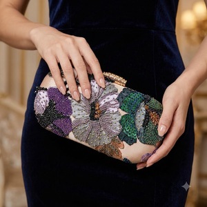 Pochette carrée pour femme, colorée, brodée, perlée, scintillante, avec des perles |   Fleurie bohème pour soirée, mariage, fête, faite à la main, personnalisable - Product Image 3