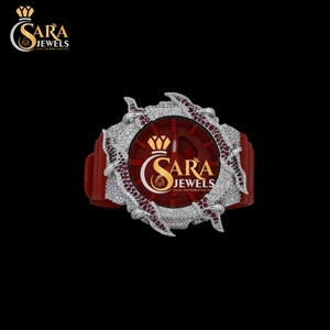 นาฬิกาเพชรลดราคาพิเศษ VVS มอยส์ซาไนต์ ประดับเพชรเต็มเรือน สายยางสีแดง ตัวเรือนสแตนเลสสตีล ของขวัญสุดหรูจากอินเดีย - Product Image 1