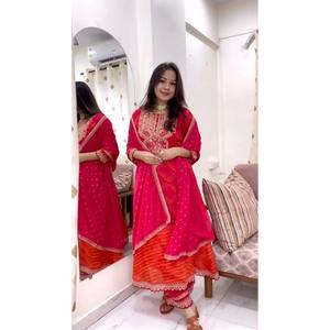 Ensemble de costume de soirée pour femmes de créateur avec haut, bas et dupatta - Product Image 4