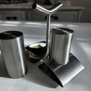 Juego de Saleros y Pimenteros de Metal Ecológicos de la Más Alta Calidad, Soporte de Acero Inoxidable, Hermético, Apto para Alimentos, Herramientas Duraderas para Especias y Hierbas - Product Image 4