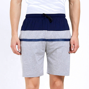 Shorts de sport pour homme en molleton de coton avec cordon de serrage et lettres imprimées personnalisées - Product Image 1