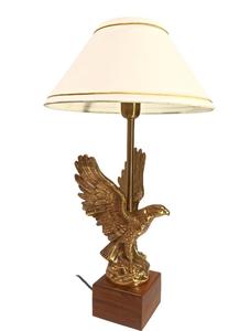 Lampe de table traditionnelle en laiton avec abat-jour en tissu beige, lumière chaude pour salon, éclairage décoratif - Product Image 2