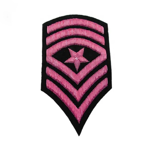 Chevron al por mayor: Parches bordados de rayas trenzadas, insignias de rango, Chevron de la mejor calidad, hecho de algodón duradero. - Product Image 3