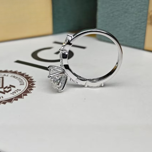 Anillo de Diamante Cultivado en Laboratorio de Corte Ovalado de 3.60 Quilates, Oro Blanco de 14k con Baño de Rodio, Clásico para Compromiso y Boda, Gran Venta - Product Image 4
