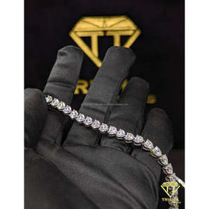 Pulsera de tenis de lujo con diamantes talla corazón VVS cultivados en laboratorio en plata de ley 925 estilo hip hop de Trisha Jewels - Product Image 3