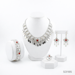 Collier élégant pour femme MOLL JEWELLERS en laiton plaqué or avec zircon naturel, chaîne torsadée et motif feuille, certifié par une tierce partie - Product Image 6