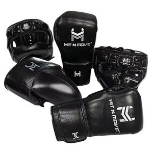 Nuevo Conjunto de Entrenamiento de Kick Boxing Profesional con Cierre de Cordones Negro y Dorado, Logotipo Personalizado y Guantes de Cuero Vacuno Genuino - Product Image 1