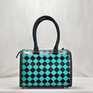 Bolso de Mano de Cuero Genuino de Lujo Venus Leathers, Diseño Duradero con Cierre de Cremallera y Asa Superior, Patrón a Cuadros Negro y Verde Azulado, Ideal para Viajes - Product Image 3