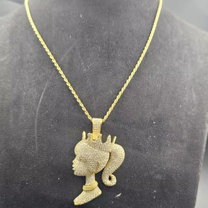 Pendentif visage de reine en moissanite taille ronde sertie de pierres, plaqué or, avec breloque en argent 925, bijoux fins, pendentifs et breloques - Product Image 1